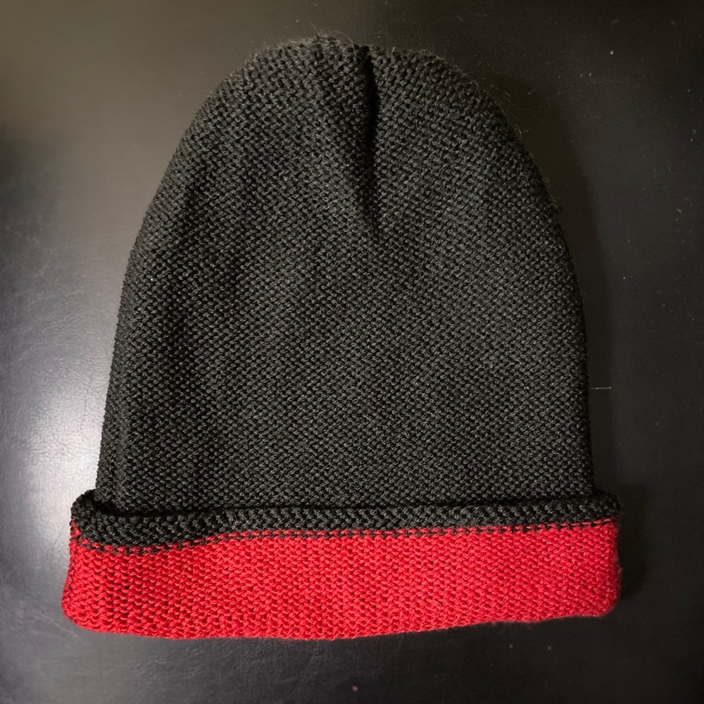 🍎 3/$6 or $4 each 🍎 Black/red unisex knit beanie